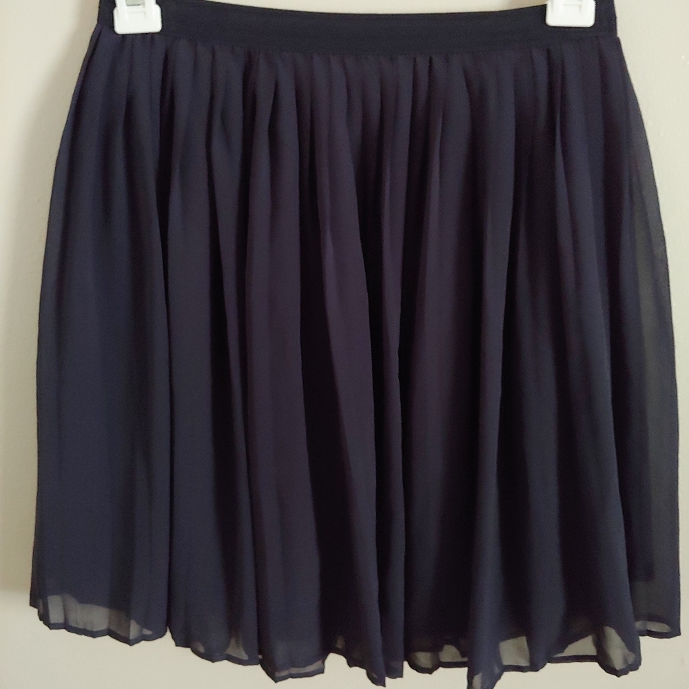 Uniqlo pleated skirt
